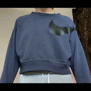 Cropped Nike sweatshirt